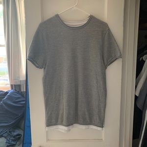 gray t shirt